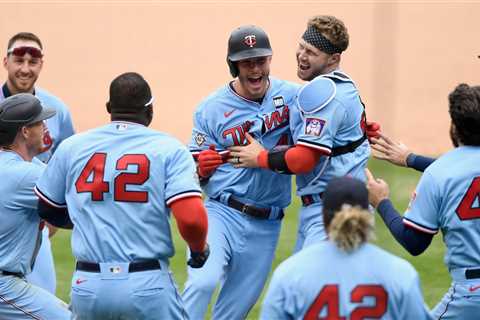 Twins Rally in 9th to End Boston’s Nine-Game Winning Streak