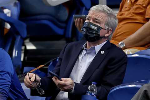 By Extending Emmert’s Deal, N.C.A.A. Shows Distance From College Sports’ Day-to-Day