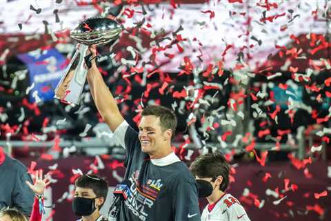 Tom Brady Charted a New Path. Aaron Rodgers Struggles to Do the Same.