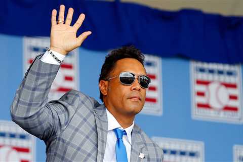 Roberto Alomar Is Removed From Baseball’s Present, if Not Its Past