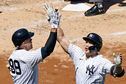 Even in a Loss, Yankees (and Their Fans) Show Some Pluck