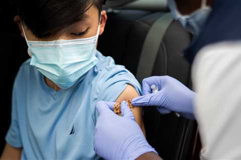Vaccinated Americans May Go Without Masks in Most Places, Federal Officials Say