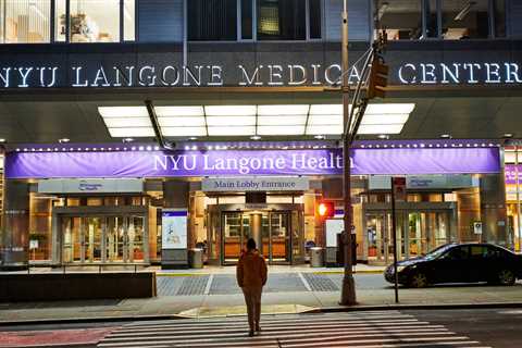 Buoyed by Federal Covid Aid, Big Hospital Chains Buy Up Competitors