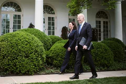 In Biden White House, the Celebrity Staff Is a Thing of the Past