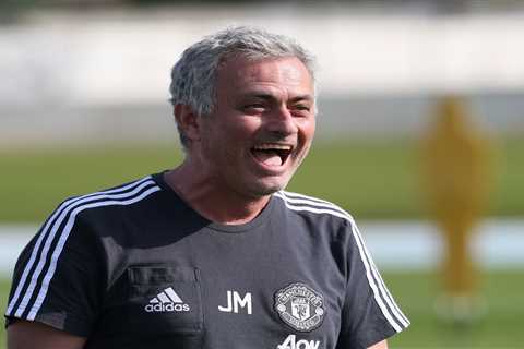 Manchester United give new Roma boss Jose Mourinho greenlight to sign Nemanja Matic in cut-price..