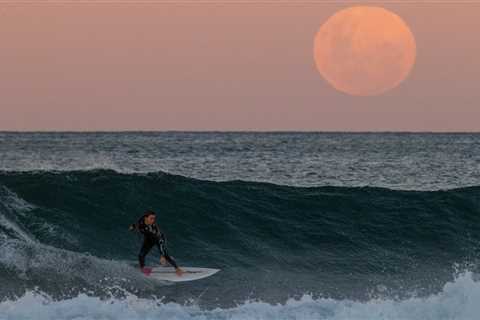 A Super Blood Moon Dazzles Earthlings