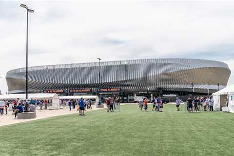 A Playoff Homecoming, and Swan Song, for the Islanders