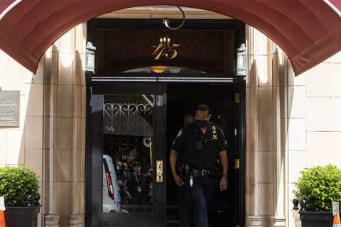 A judge orders the appointment of a ‘special master’ to review devices the F.B.I. seized from..