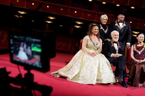 The Toasts Are Mimed, but the Kennedy Center Honors Return