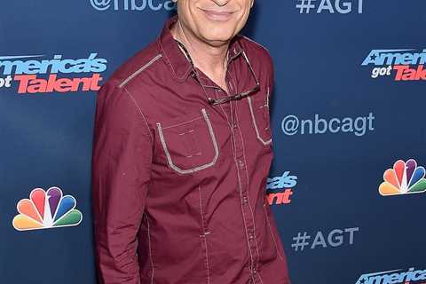 Howie Mandel Details 'Painful' Struggle with Anxiety and OCD: 'I'm Living in a Nightmare'