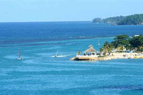 Why Vacationers Choose Villas Over Hotels in Jamaica