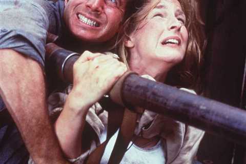 Helen Hunt Reveals Rejected Pitch for Twister Sequel