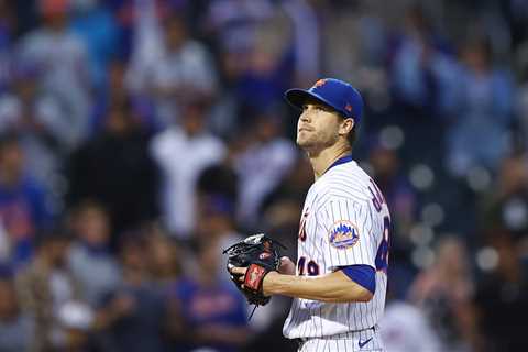 Jacob deGrom Stays Calm After Leaving Start With Elbow Pain