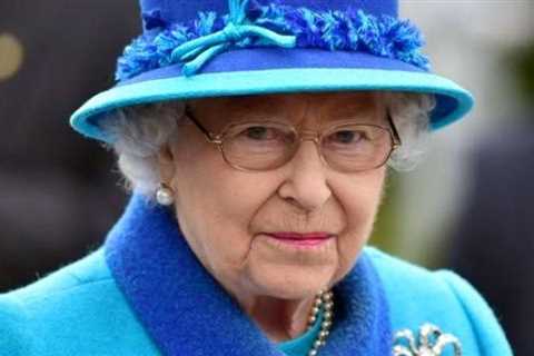 UK government slams students for ditching 'colonial' queen portrait