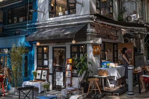 In the New Hong Kong, Booksellers Walk a Fine Line