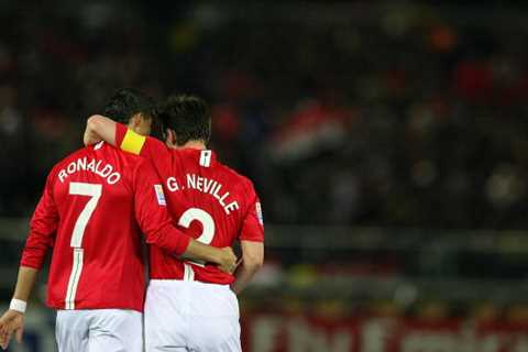 Gary Neville sends message to Manchester United over Cristiano Ronaldo transfer