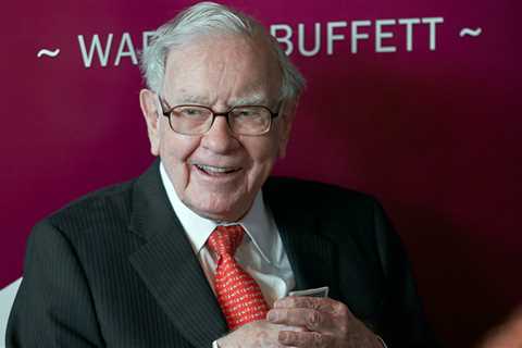 Warren Buffett resigns from the Gates Foundation.