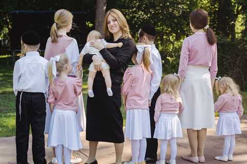 ‘The Rabbi Said It Was OK’: Hasidic Mother of 10 Becomes Doctor