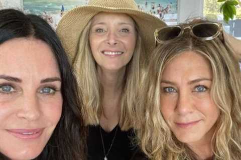 Friends stars reunite again as Jennifer Aniston, Courteney Cox and Lisa Kudrow celebrate Fourth of..