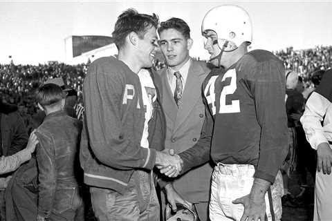 Dicky Maegle, Football Star Remembered for a Bizarre Tackle, Dies at 86