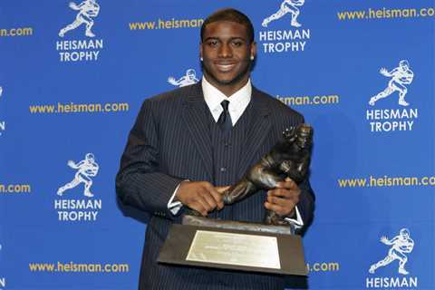 Twitter Is Demanding the NCAA Give Reggie Bush’s Heisman Trophy Back After NIL Ruling