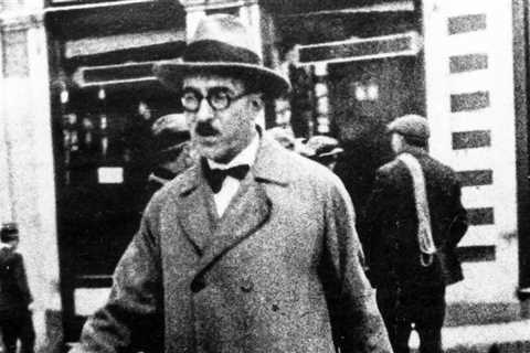 Fernando Pessoa: Office Worker, Occultist, Galaxy of Writers