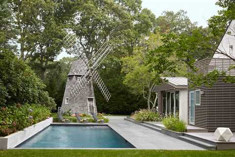 It Was a Charming Saltbox in the Hamptons. Now It’s Something Else.