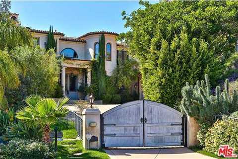 22 Iconic TV Homes Everyone Remembers
