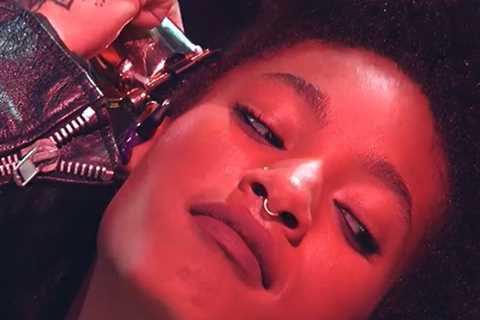 Willow Smith Embraces 'Whip My Hair' Legacy by Getting Head Shaved During Live Performance