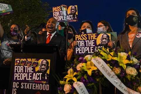 Texas Democrats Face Covid Outbreak and a Stalled Voting Rights Push