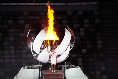 Naomi Osaka lights the cauldron.