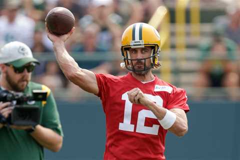 With Little Leverage but a Lot to Say, Aaron Rodgers Returns