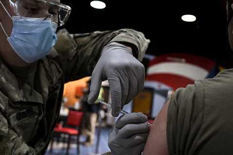Short of the Mandate They Crave, Military Leaders Race to Vaccinate Troops