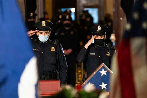 Congress Honors Officers Who Responded to Jan. 6 Riot