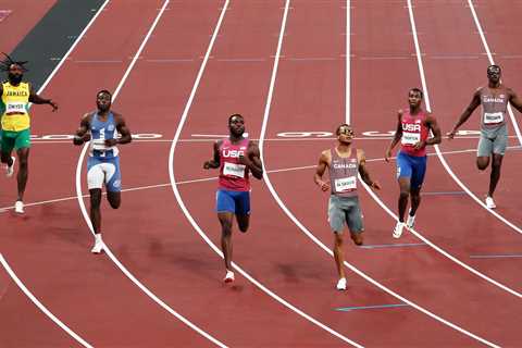 Andre De Grasse wins the 200 meters, his second medal at these Games.