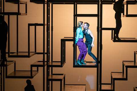 ‘The Threepenny Opera,’ Without the ‘Cabaret’ Clichés