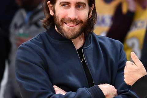Jake Gyllenhaal Latest to Admit He Finds 'Bathing to be Less Necessary'