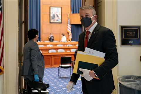 A U.S. scientist settled his federal whistle-blowing complaint over Covid treatments.