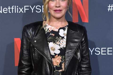 Christina Applegate Reveals Multiple Sclerosis Diagnosis