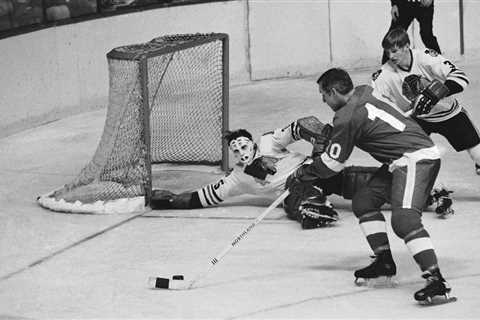 Tony Esposito, Nimble Hall of Fame Goalie Known as Tony O, Dies at 78