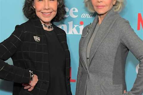 Jane Fonda and Lily Tomlin Announce Surprise Release of First 4 Episodes of Grace and Frankie's..