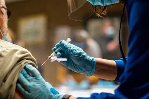 An ex-group of former health officials calls for more safety regulations in the private sector.