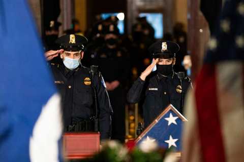 Congress Honors Officers who Responded to the Jan. 6 Riot