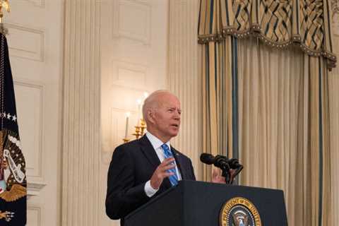 Analyse: Biden could avoid political trouble by enacting spending policy.