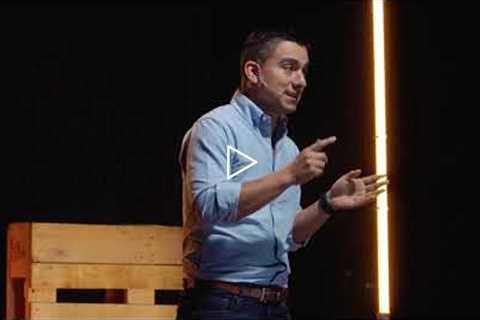 Crúzate el océano para emprender y hazte estas 3 preguntas | Kevin González | TEDxGuatemalaCitySalon