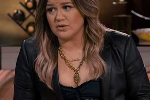 Kelly Clarkson Says First American Idol Cast Thought Show 'Was Kind of a Joke'