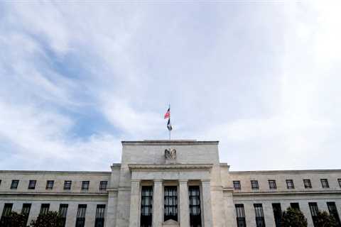 Federal Reserve Projects Rate Increases in 2023, Economy Recovers