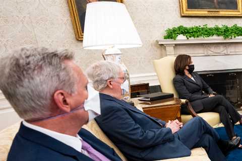 Biden Honors Congressional Leaders on Infrastructure but Remains Divisions