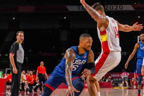 France and the United States are fighting for the gold medal in men’s basketball.