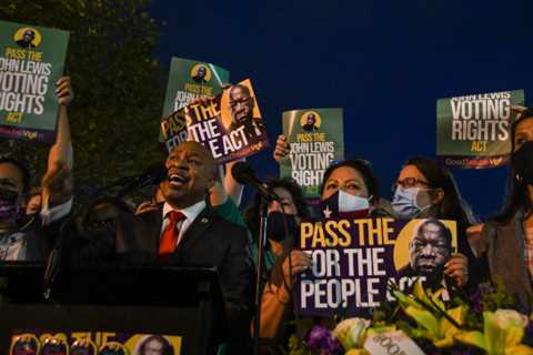 The House Democrats propose a bill to strengthen the Voting Rights Bill.